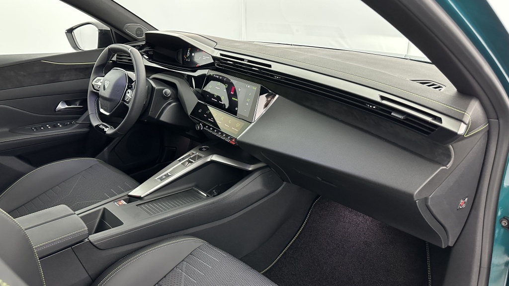 PEUGEOT 308 III(2) 1.2 Hybrid 145ch GT e-DCS6 - ref: 8-GLI00010351 - Photo 8