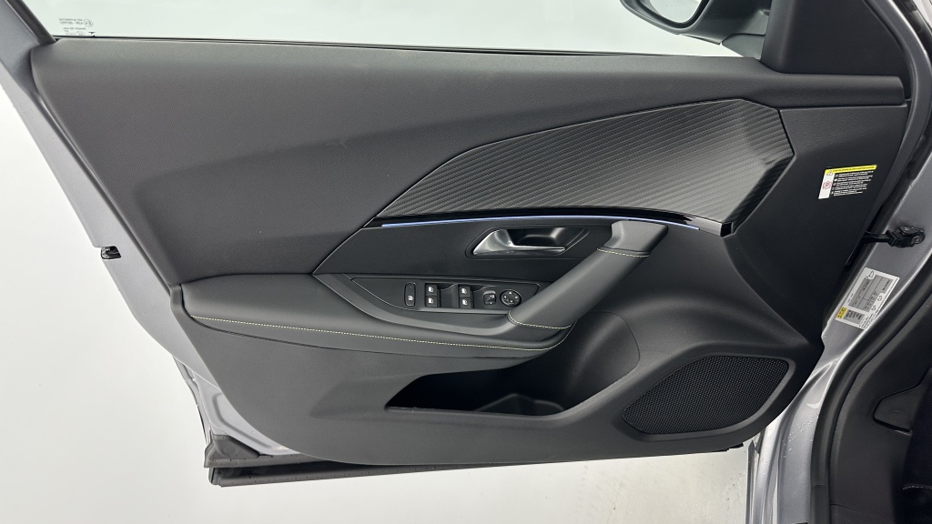 PEUGEOT 2008 1.2 Hybrid 145ch GT e-DCS6 - ref: 8-GLI00010395 - Photo 13