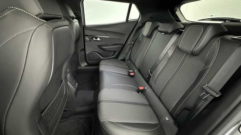 PEUGEOT 2008 1.2 Hybrid 145ch GT e-DCS6 - ref: 8-GLI00010404 - Photo 9