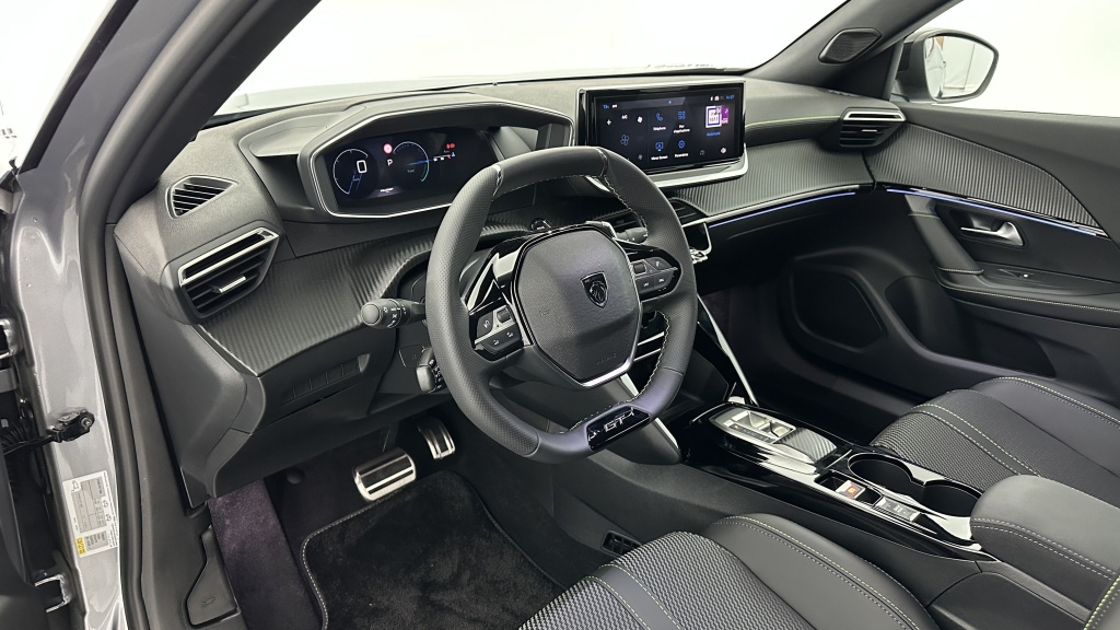 PEUGEOT 2008 1.2 Hybrid 145ch GT e-DCS6 - ref: 8-GLI00010409 - Photo 6