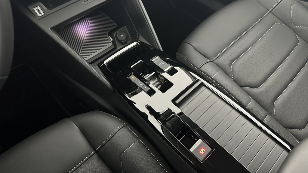 CITROEN C4 III 1.2 Hybride 136ch MAX e-DCS6  - ref: 8-GLI00011077 - Photo 16