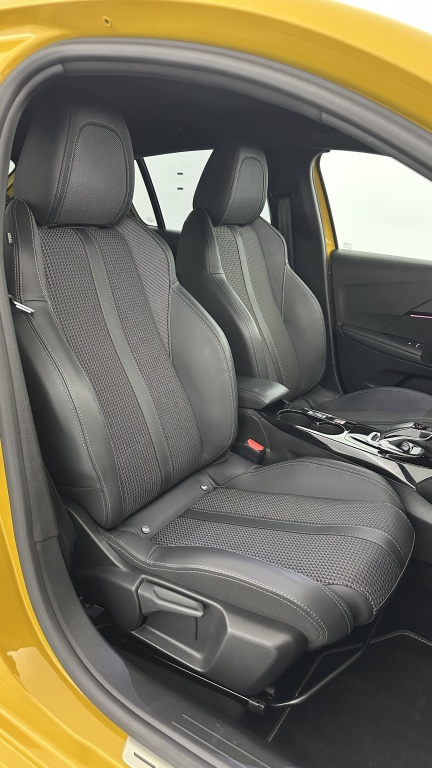 PEUGEOT 208 II 1.2 PureTech 100ch GT EAT8 - ref: 8-GLI00011137 - Photo 17
