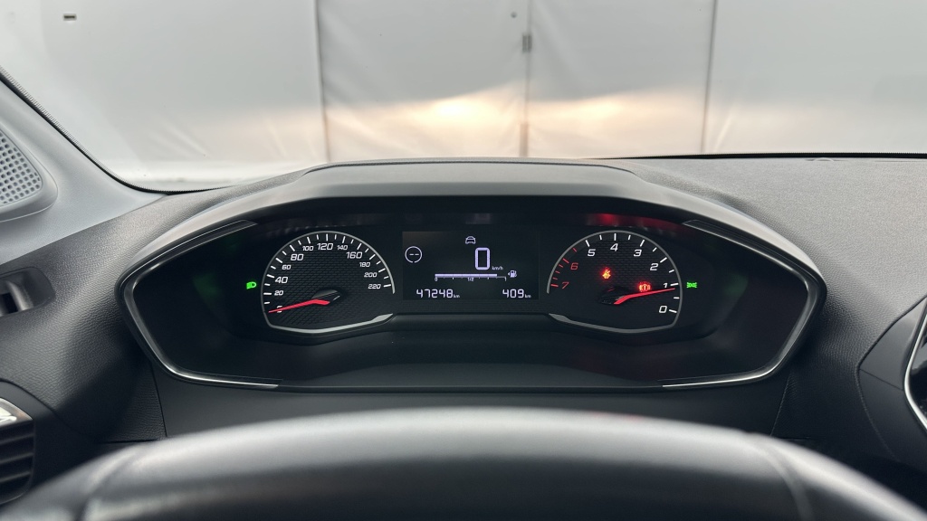 PEUGEOT 208 II 1.2 PureTech 75ch Active - ref: 8-GLI00011405 - Photo 13