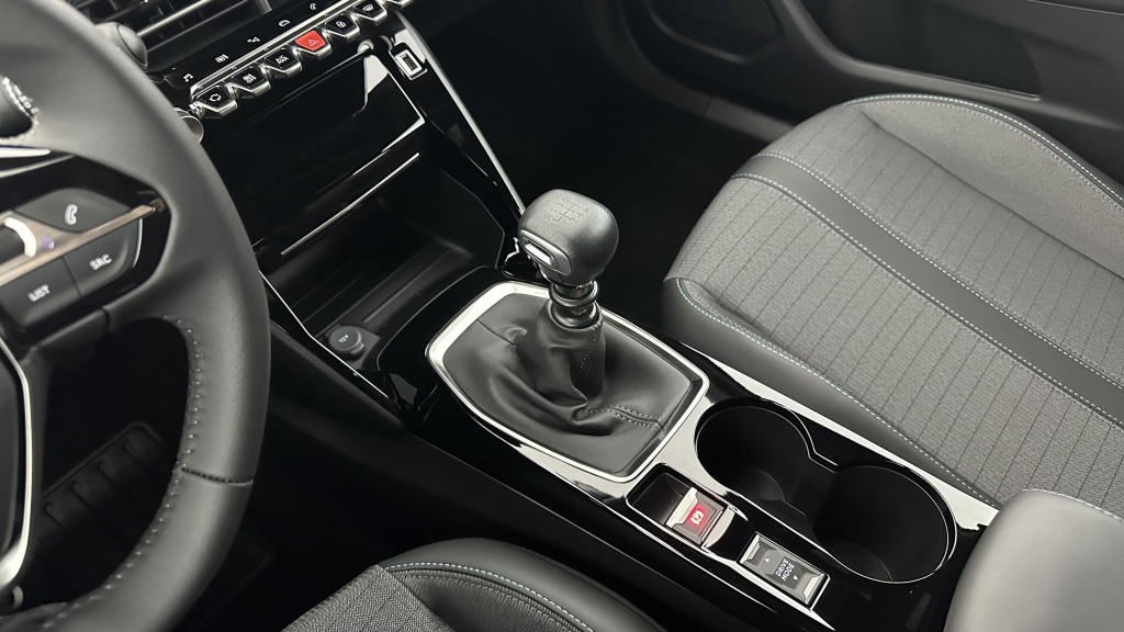 PEUGEOT 2008 1.2 PureTech 130ch Allure Pack - ref: 8-GLI00011673 - Photo 17