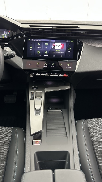 PEUGEOT 308 1.2 Hybrid 136ch Allure e-DCS6 - ref: 8-GLI00011681 - Photo 16