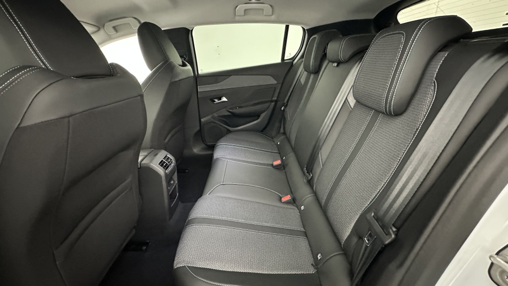 PEUGEOT 308 1.2 Hybrid 136ch Allure e-DCS6 - ref: 8-GLI00012401 - Photo 9