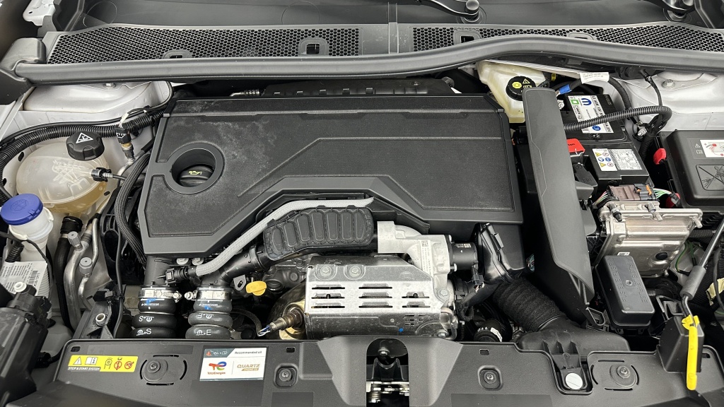 PEUGEOT 2008 II 1.2 Hybrid 145ch Allure e-DCS6 - ref: 8-GLI00012403 - Photo 11