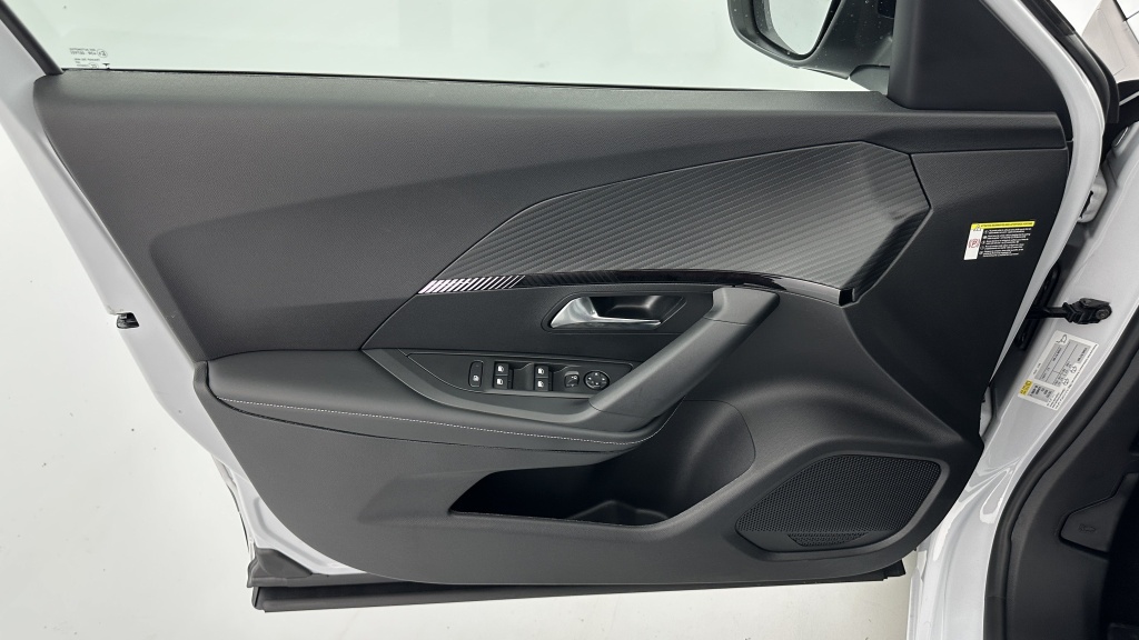 PEUGEOT 2008 II 1.2 Hybrid 145ch Allure e-DCS6 - ref: 8-GLI00012403 - Photo 13