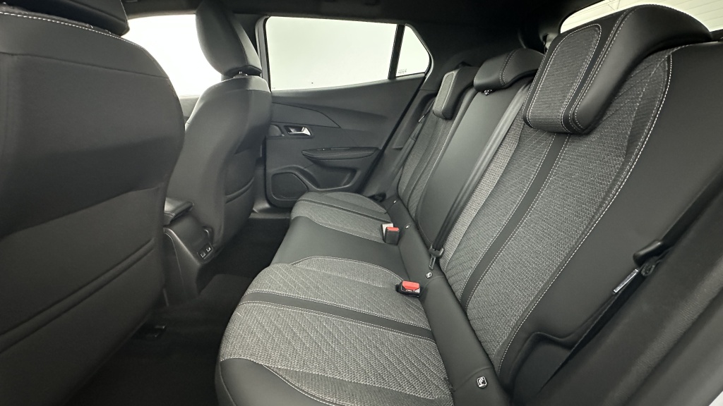 PEUGEOT 2008 II 1.2 Hybrid 145ch Allure e-DCS6 - ref: 8-GLI00012403 - Photo 9