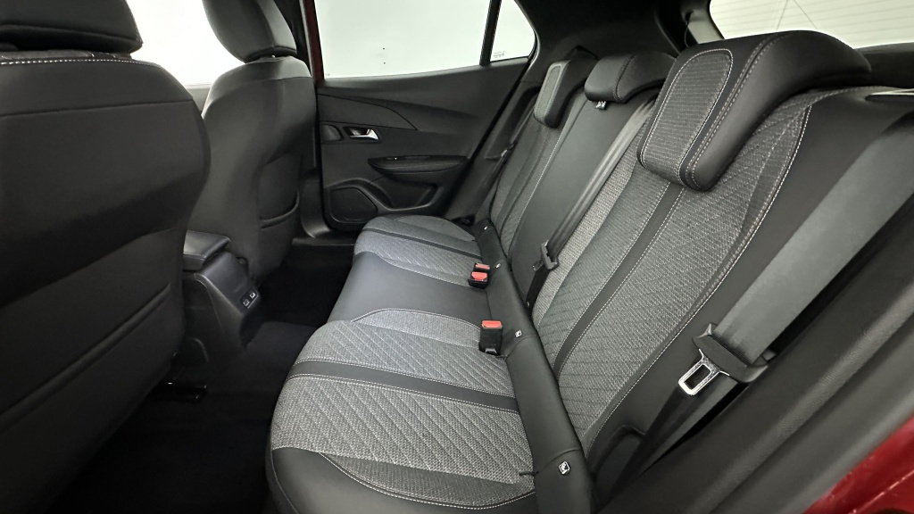 PEUGEOT 2008 II 1.2 Hybrid 145ch Allure e-DCS6 - ref: 8-GLI00012407 - Photo 9