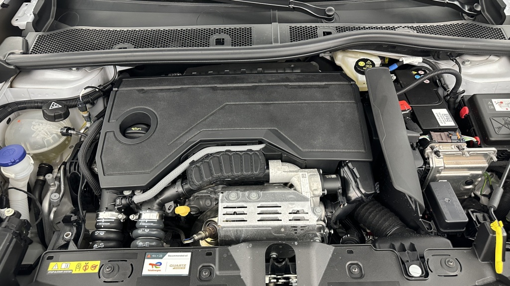 PEUGEOT 2008 II 1.2 Hybrid 145ch Allure e-DCS6 - ref: 8-GLI00012417 - Photo 11