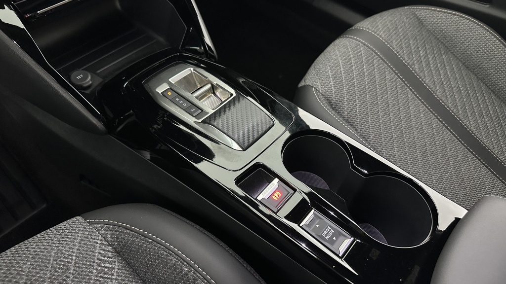 PEUGEOT 2008 II 1.2 Hybrid 145ch Allure e-DCS6 - ref: 8-GLI00012417 - Photo 17