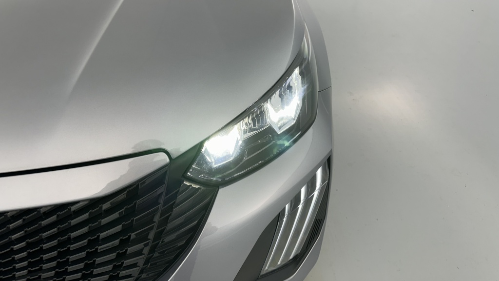 PEUGEOT 2008 II 1.2 Hybrid 145ch Style e-DCS6 - ref: 8-GLI00012454 - Photo 17