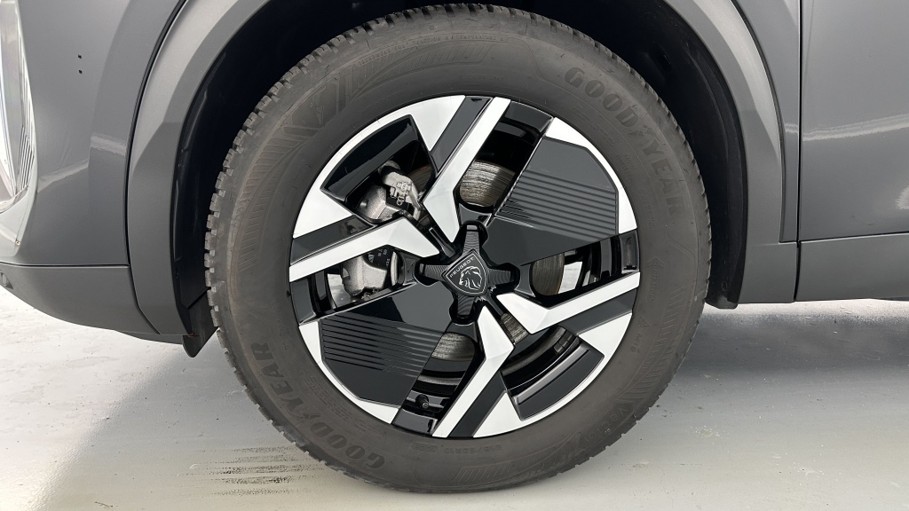 PEUGEOT 2008 II 1.2 Hybrid 145ch Allure e-DCS6 - ref: 8-GLI00012462 - Photo 12