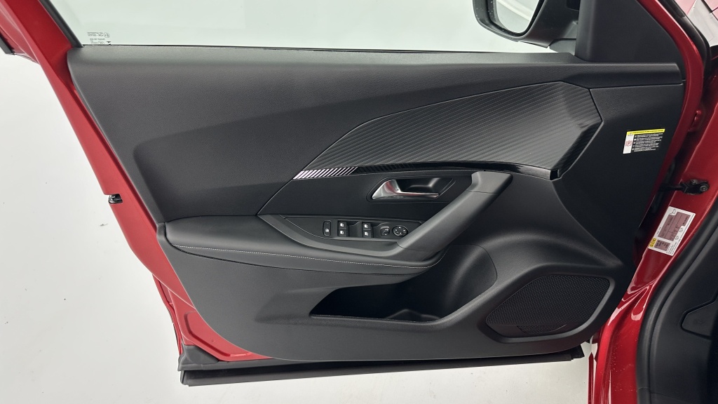 PEUGEOT 2008 II 1.2 Hybrid 145ch Allure e-DCS6  - ref: 8-GLI00012505 - Photo 13