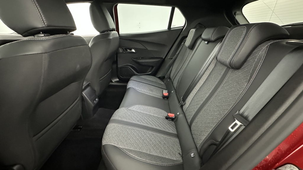 PEUGEOT 2008 II 1.2 Hybrid 145ch Allure e-DCS6  - ref: 8-GLI00012505 - Photo 9