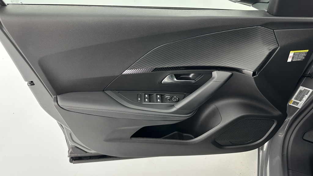 PEUGEOT 2008 II 1.2 Hybrid 145ch Allure e-DCS6  - ref: 8-GLI00012508 - Photo 13