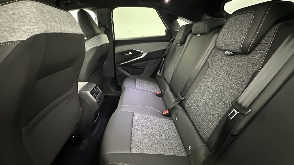 PEUGEOT 3008 1.2 Hybrid 145ch Allure e-DCS6 - ref: 8-GLI00012565 - Photo 9