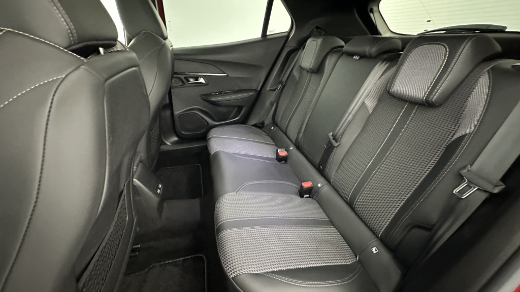 PEUGEOT 2008 II 1.2 PureTech 130ch GT EAT8 - ref: 8-GLI00012876 - Photo 9