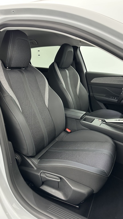 PEUGEOT 308 1.2 Hybrid 136ch Allure e-DCS6 - ref: 8-GLI00021543 - Photo 18