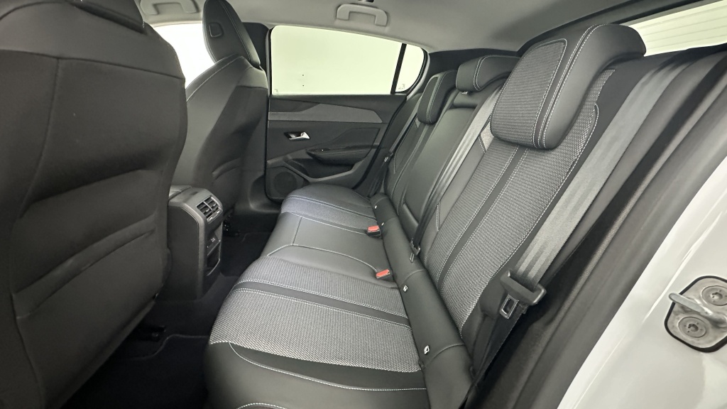 PEUGEOT 308 1.2 Hybrid 136ch Allure e-DCS6 - ref: 8-GLI00021543 - Photo 9