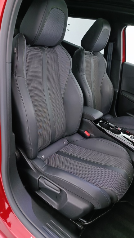 PEUGEOT 2008 II 1.2 PureTech 130ch GT EAT8 - ref: 8-GLI00023662 - Photo 18