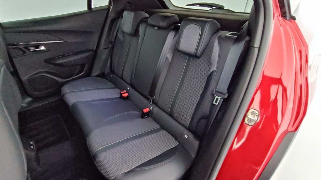 PEUGEOT 2008 II 1.2 PureTech 130ch GT EAT8 - ref: 8-GLI00023662 - Photo 9