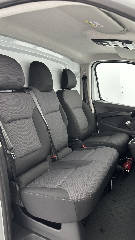 RENAULT Trafic L2H1 3000 2.0 dCi 150ch Advance - ref: 8-GLI00026543 - Photo 9