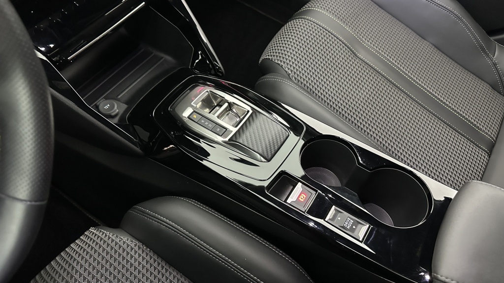 PEUGEOT 208 II 1.2 PureTech 130ch GT EAT8 - ref: 8-GLI00027170 - Photo 17