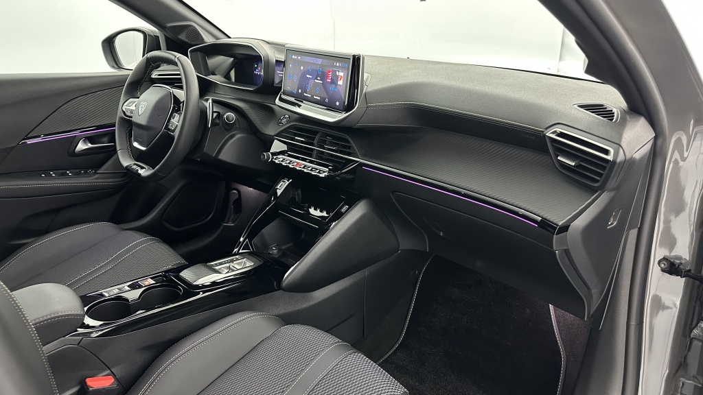 PEUGEOT 208  II 1.2 Hybrid 100ch GT e-DCS6 - ref: 8-GLI00031956 - Photo 8