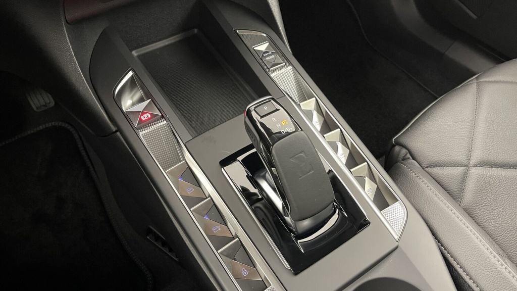 DS DS3 Crossback E-Tense Rivoli 136ch - ref: 8-GLI00236775 - Photo 19