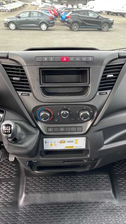 IVECO Daily 35S14H 3450 2.3 136ch Nacelle Palfinger P200A-R - ref: 8-GLI00238671 - Photo 10