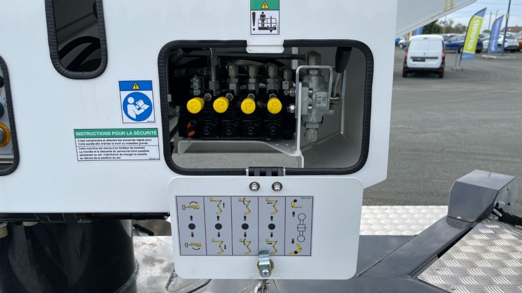 IVECO Daily 35S14H 3450 2.3 136ch Nacelle Palfinger P200A-R - ref: 8-GLI00238671 - Photo 13