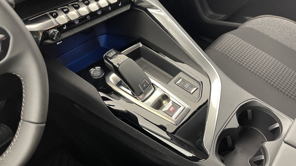 PEUGEOT 3008 III 1.2 PureTech 130ch Active Pack EAT8 - ref: 8-GLI00244468 - Photo 16