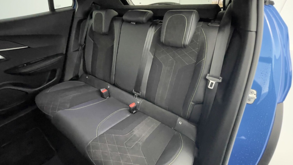 PEUGEOT 2008 II 1.2 PureTech 130ch GT EAT8 - ref: 8-GLI00248978 - Photo 9