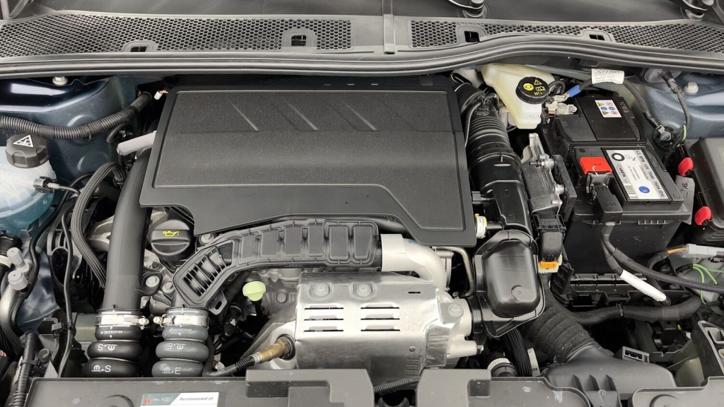 CITROEN C4 III 1.2 PureTech 130ch Plus - ref: 8-GLI00281033 - Photo 11