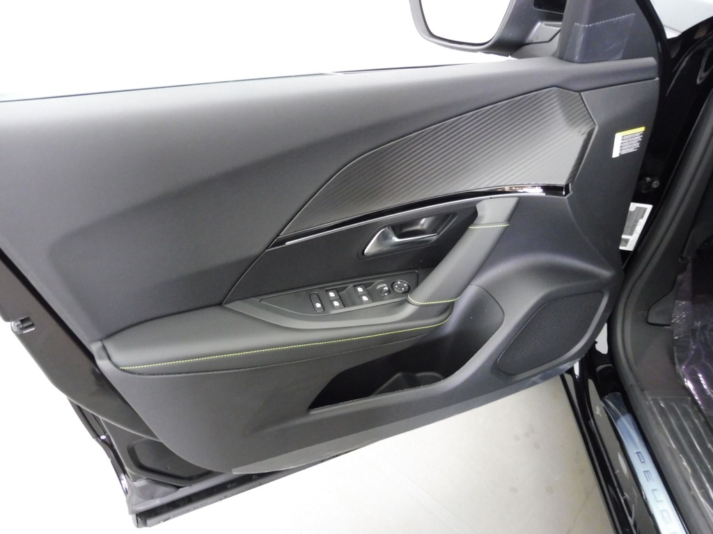 PEUGEOT 2008 1.2 HYBRID 145CH GT E-DCS6 - ref: 70206 - Photo 18