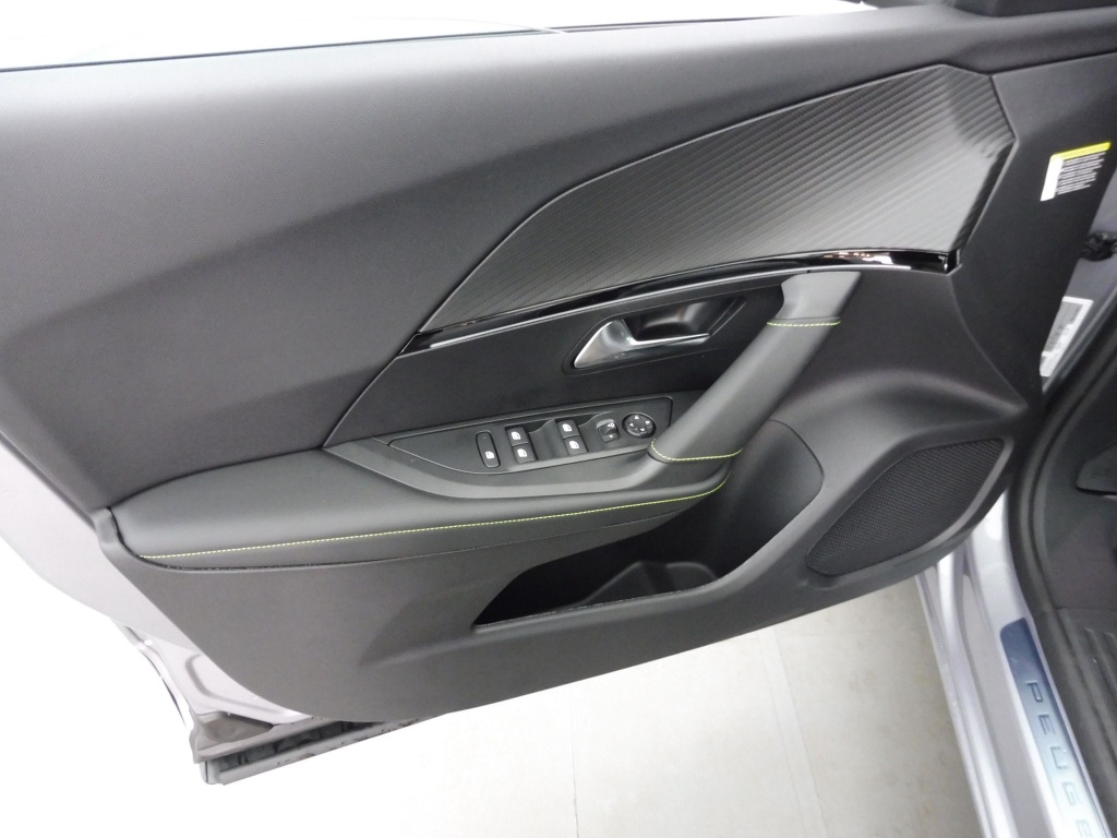 PEUGEOT 2008 1.2 HYBRID 136CH GT E-DCS6 - ref: 70920 - Photo 16