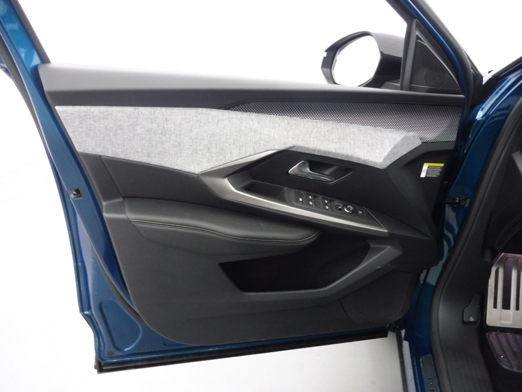 PEUGEOT 3008 1.2 HYBRID 145CH GT E-DCS6 - ref: 72300 - Photo 18