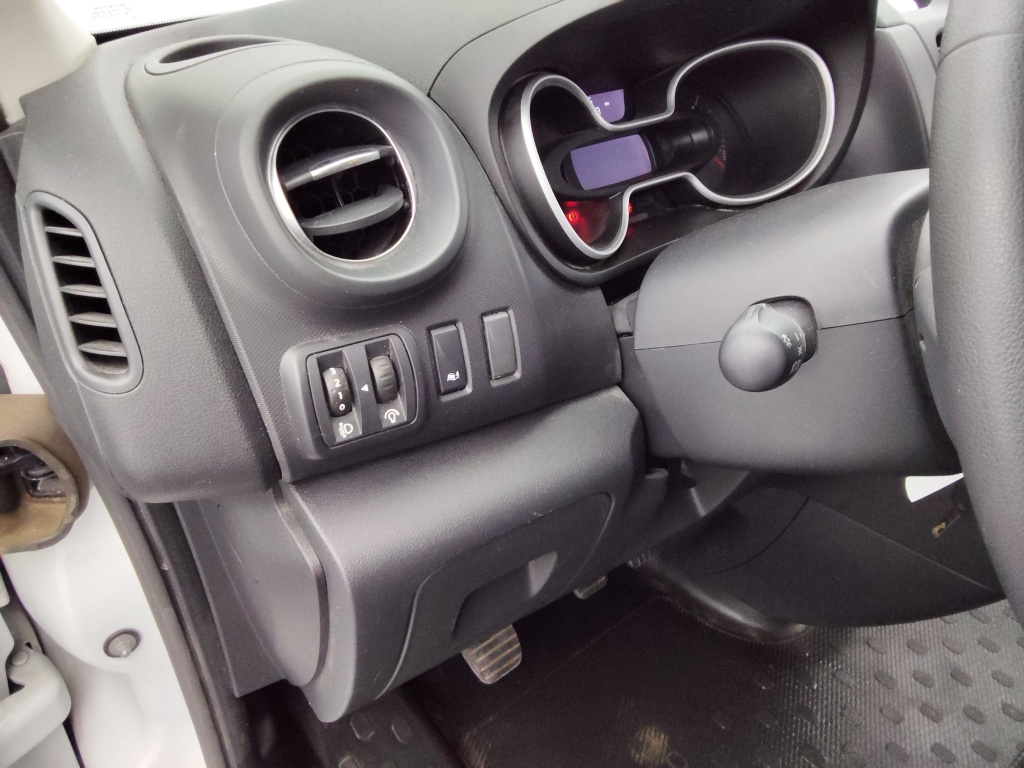 RENAULT Trafic L2H1 1300 2.0 DCI 120CH GRAND CONFORT S&S E6 - ref: 72341 - Photo 8