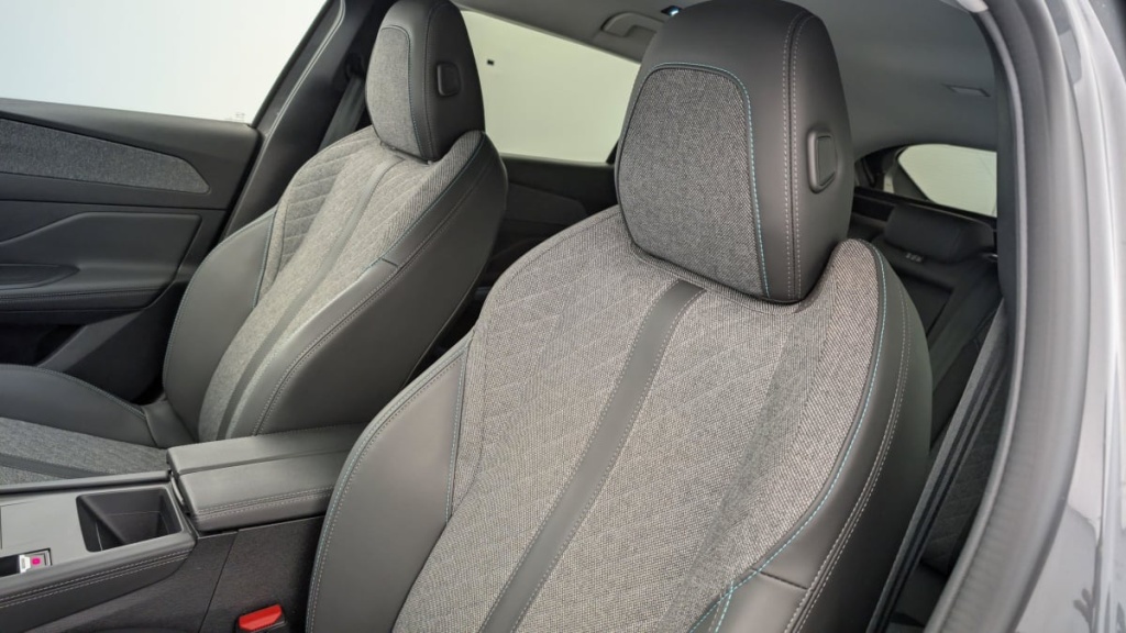 PEUGEOT 408 PureTech 130 ch S S EAT8 Allure - ref: 1-320675 - Photo 14