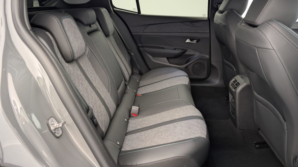 PEUGEOT 408 PureTech 130 ch S S EAT8 Allure - ref: 1-320675 - Photo 8
