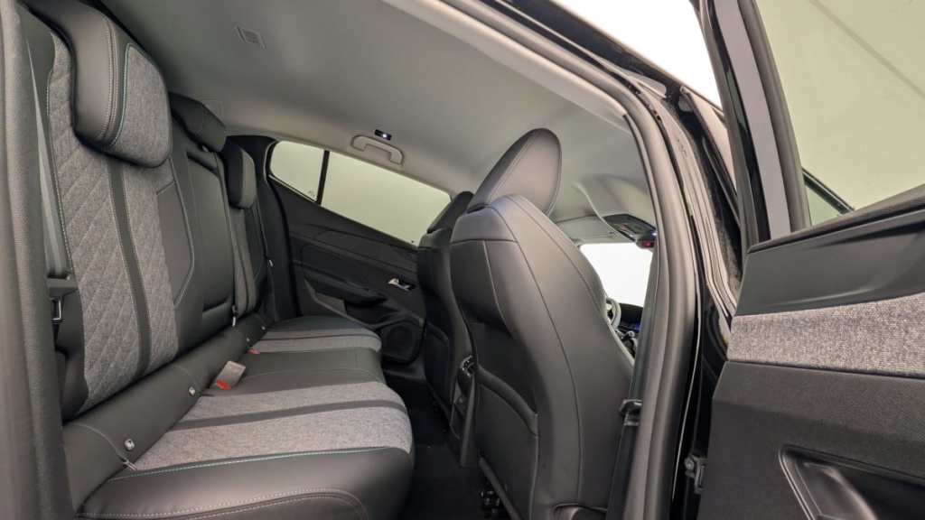 PEUGEOT 408 PureTech 130 ch S S EAT8 Allure - ref: 1-320677 - Photo 8