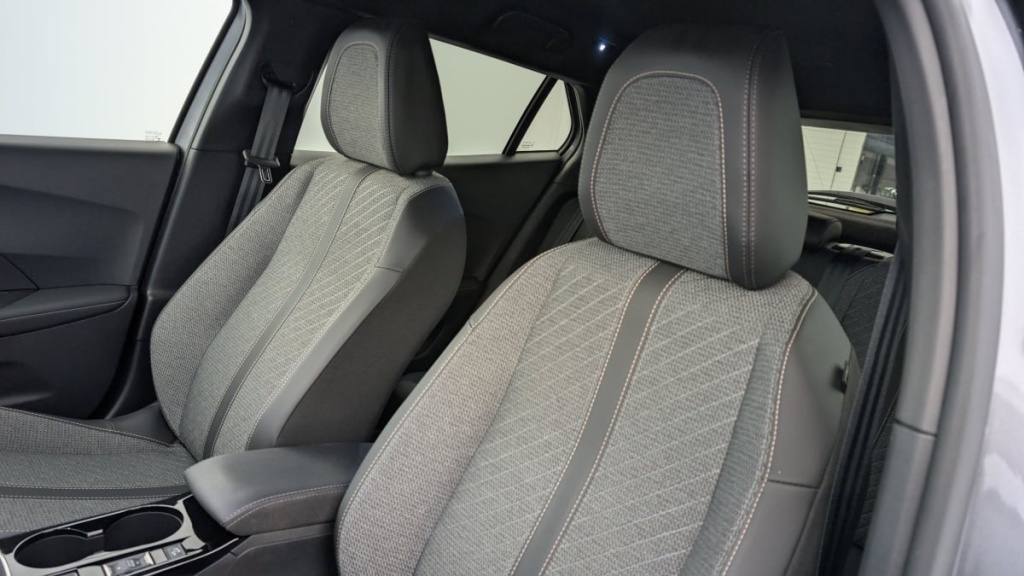PEUGEOT 2008 PureTech 100 S S BVM6 Allure - ref: 1-320947 - Photo 14
