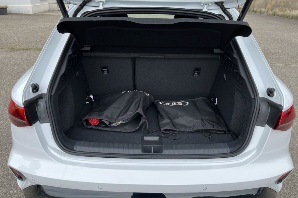 AUDI A3 SPORTBACK NOUVELLE 45 TFSI E HYBRIDE RECHARGEABLE 272 S TRONIC 6 S LINE - ref: 1-326827 - Photo 11