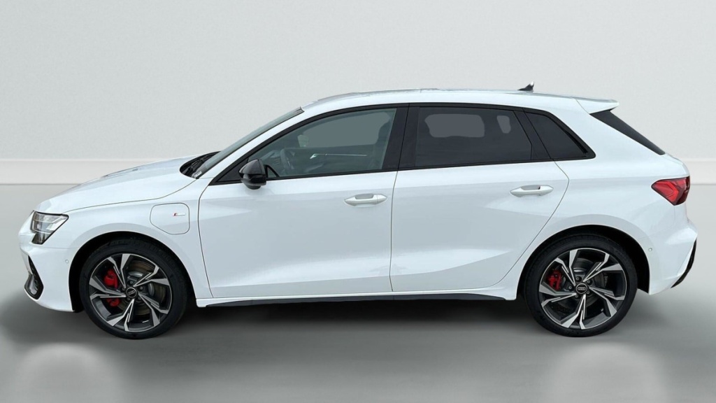 AUDI A3 SPORTBACK NOUVELLE 45 TFSI E HYBRIDE RECHARGEABLE 272 S TRONIC 6 S LINE - ref: 1-326827 - Photo 4
