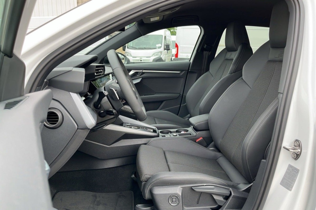 AUDI A3 SPORTBACK NOUVELLE 45 TFSI E HYBRIDE RECHARGEABLE 272 S TRONIC 6 S LINE - ref: 1-326827 - Photo 9