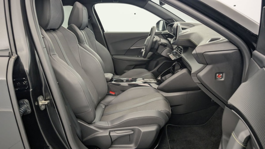 PEUGEOT 2008 ELECTRIQUE 136 ch GT - ref: 1-327612 - Photo 9