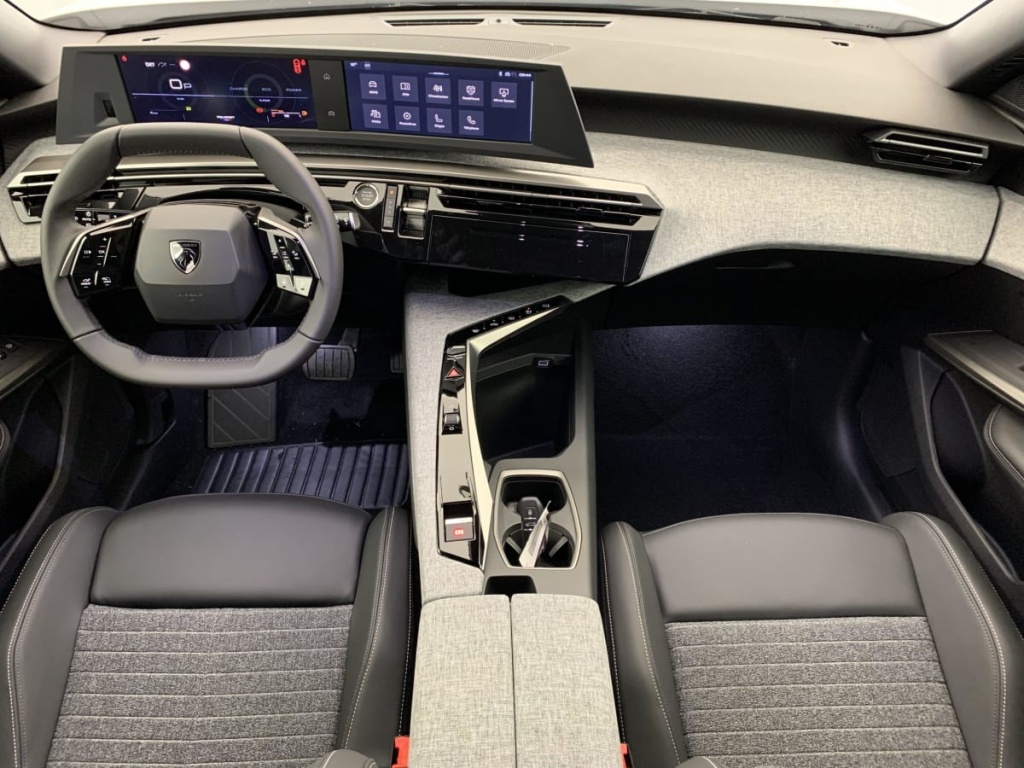 PEUGEOT 5008 Hybrid 145 e-DCS6 Allure - ref: 1-330308 - Photo 12