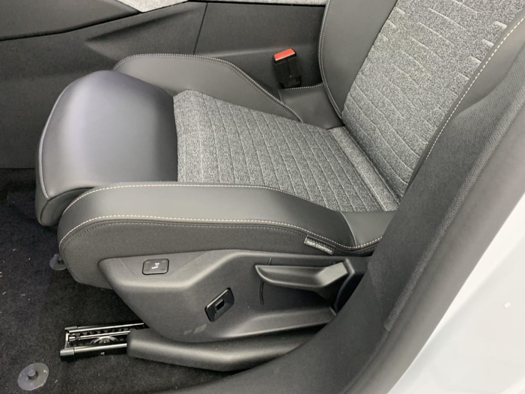 PEUGEOT 5008 Hybrid 145 e-DCS6 Allure - ref: 1-330308 - Photo 19